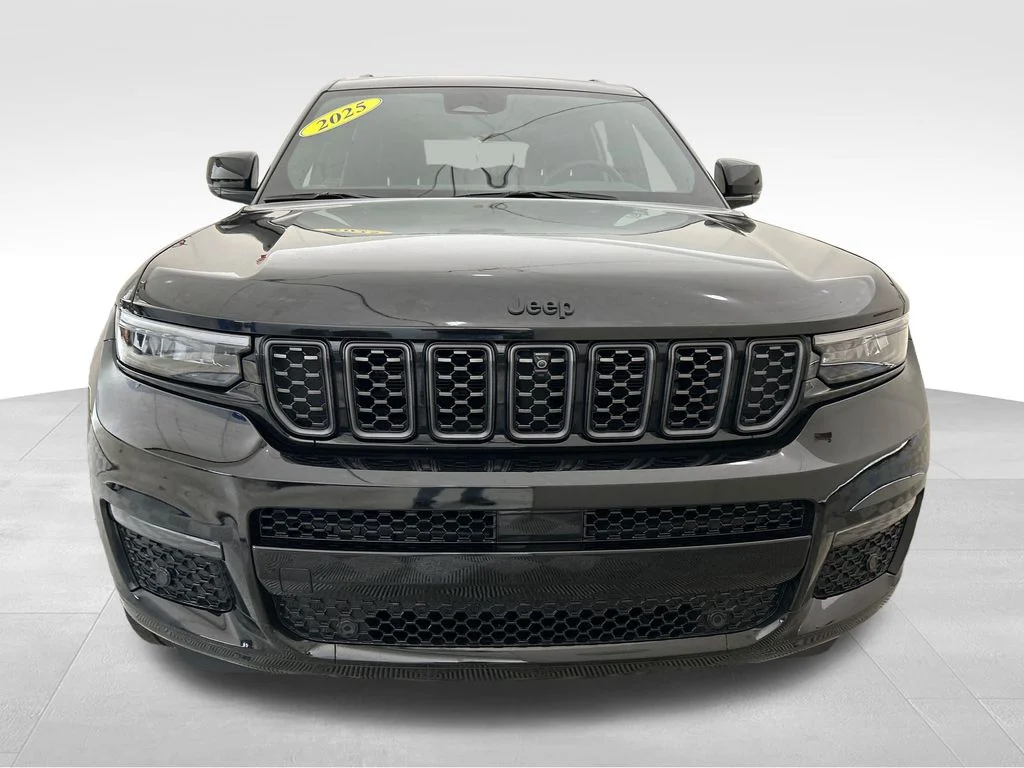 Used 2025 Black Jeep Summit image 9