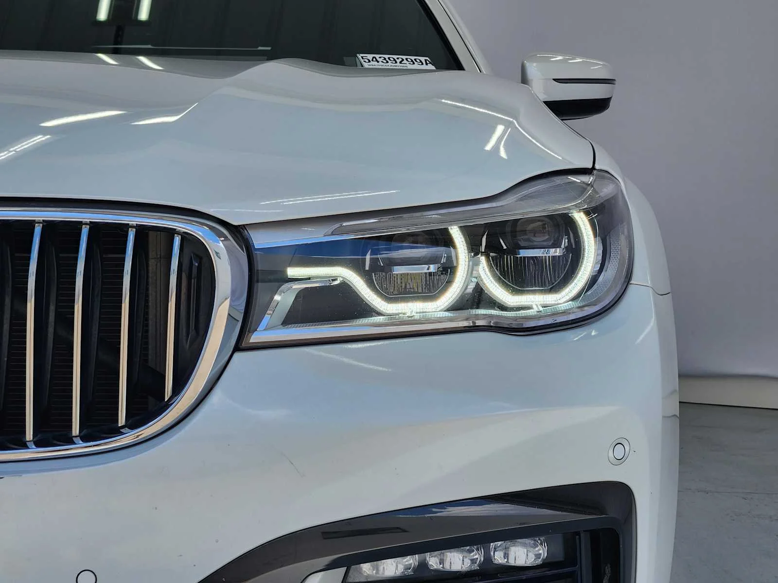 Used 2018 MINERAL WHITE BMW 750i image 8