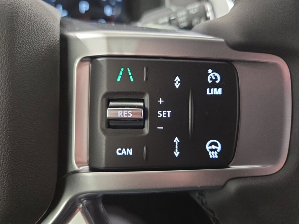 New 2026 Fuji White Land Rover Dynamic SE image 12