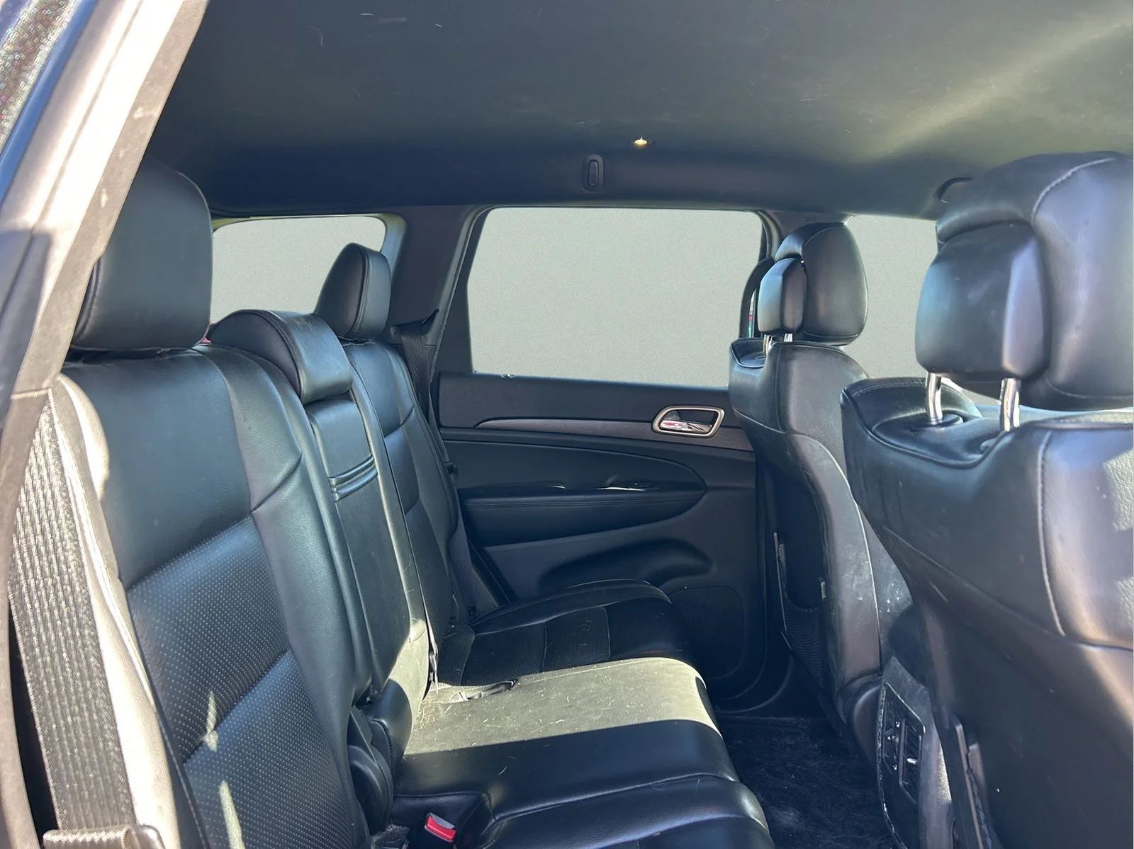 Used 2016 Brilliant Black Crystal Pearlcoat Jeep Laredo image 12