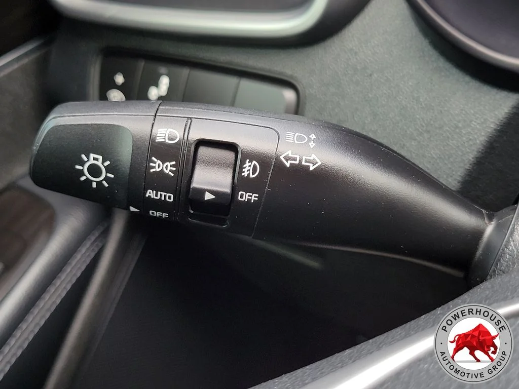 Used 2019 White Kia EX image 31