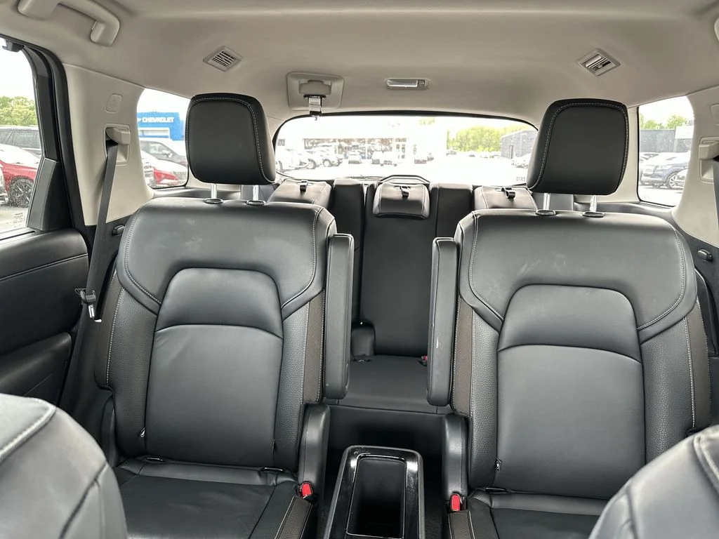 Used 2024 Silver Nissan SL image 13