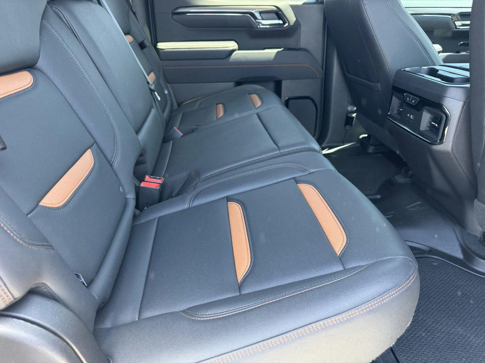 Used 2025 Summit White GMC AT4 image 10