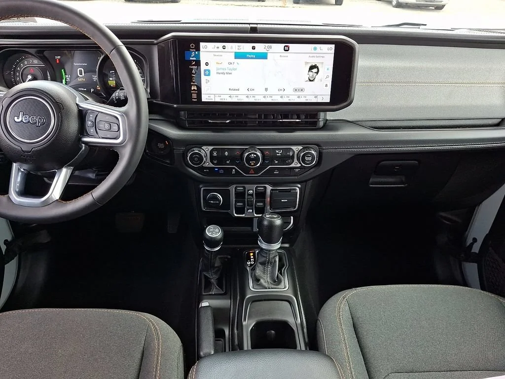 Used 2024 Earl Clearcoat Jeep Sahara image 16