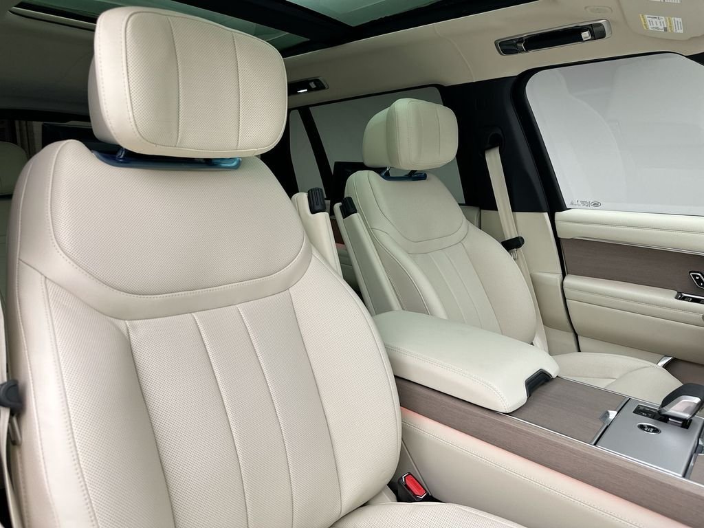 New 2026 Carpathian Grey LAND ROVER Autobiography image 14