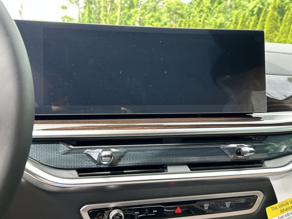 New 2026 Manhattan Green Metallic BMW xDrive40i image 16