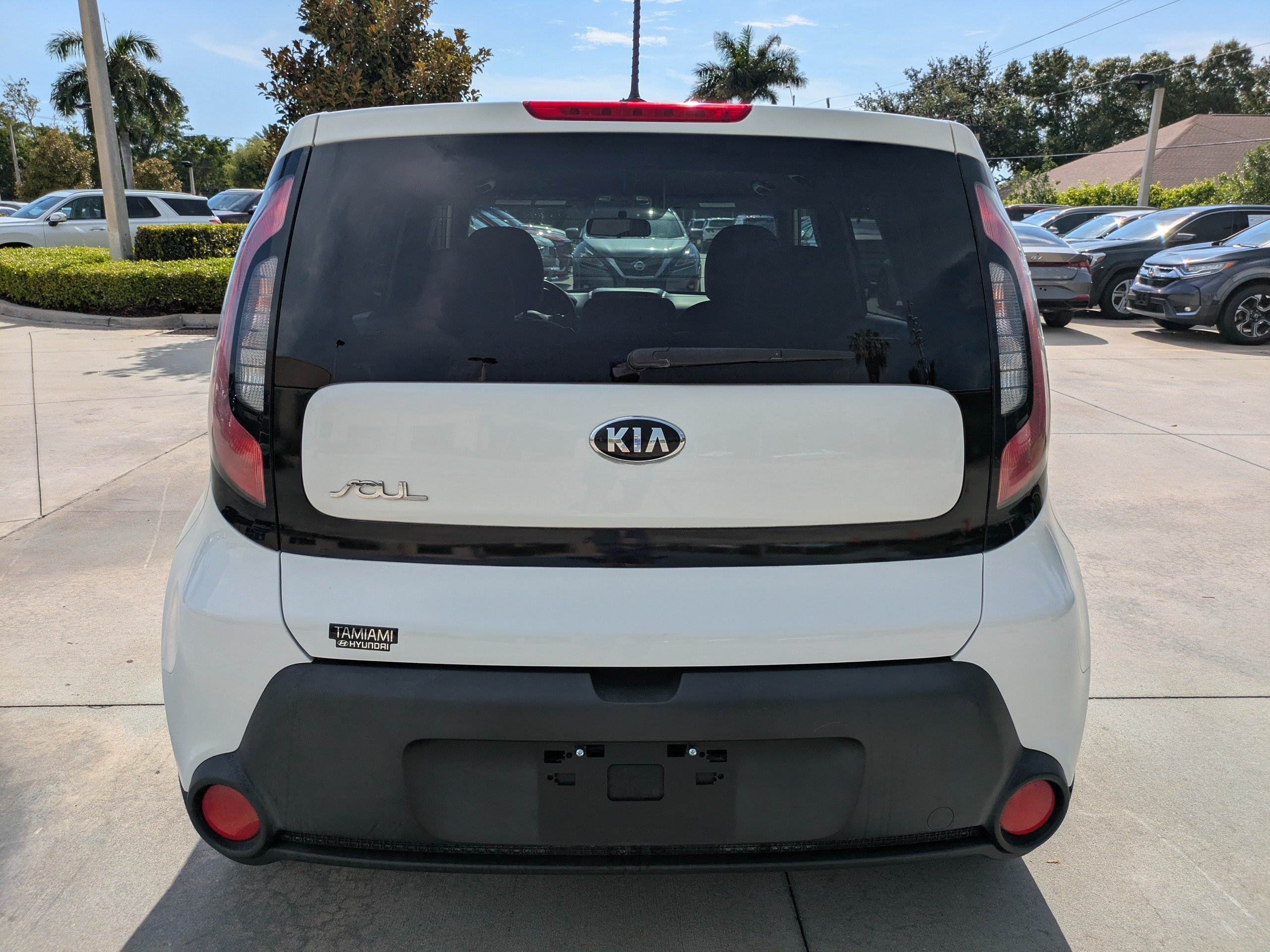 Used 2016 Clear White Kia BASE image 3