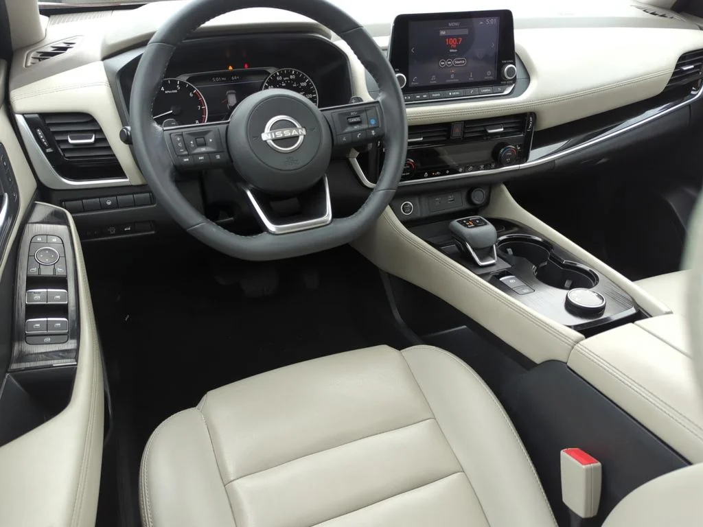 Used 2023 Red Nissan SL image 17