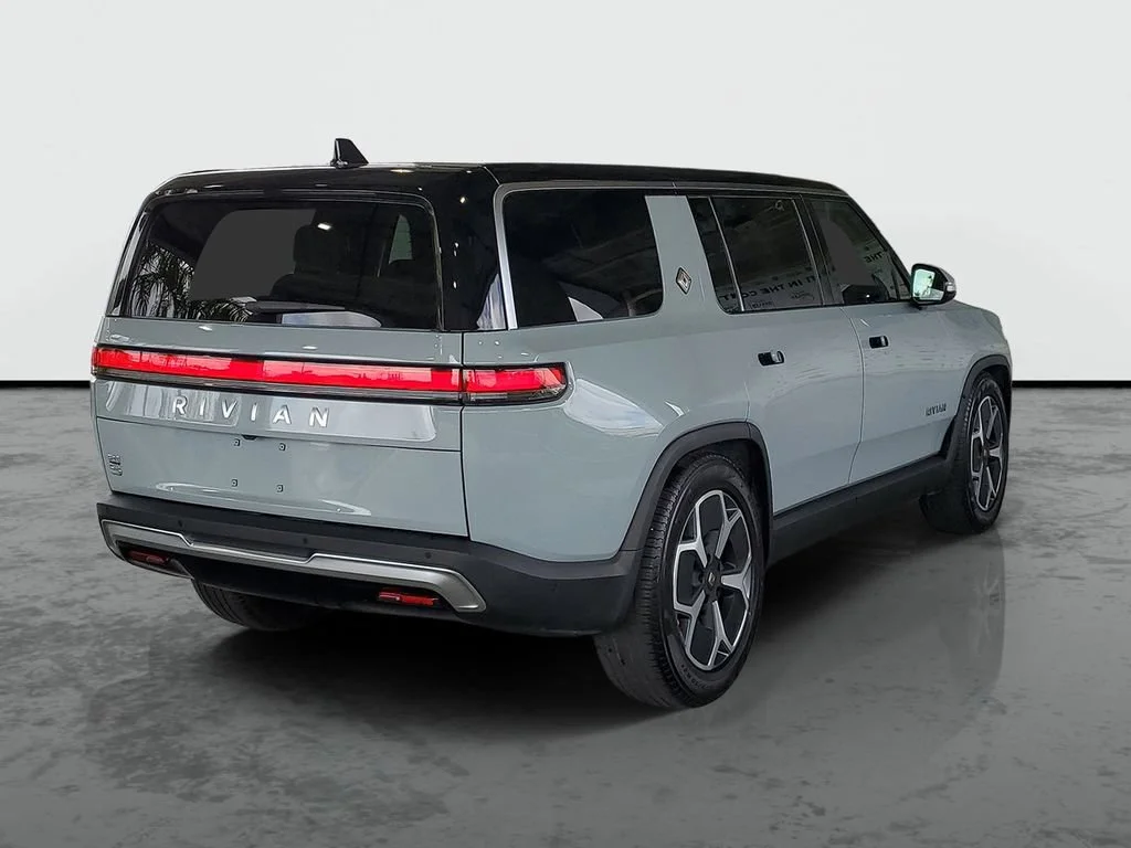 Used 2024  Rivian Adventure image 2