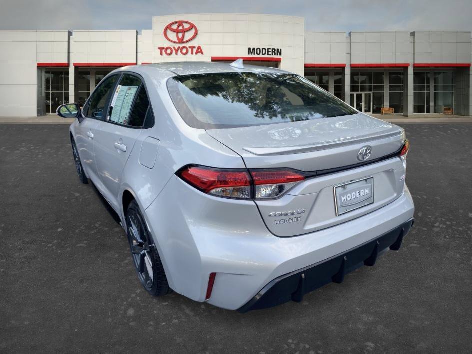 Used 2025 Classic Silver Metallic Toyota SE image 7