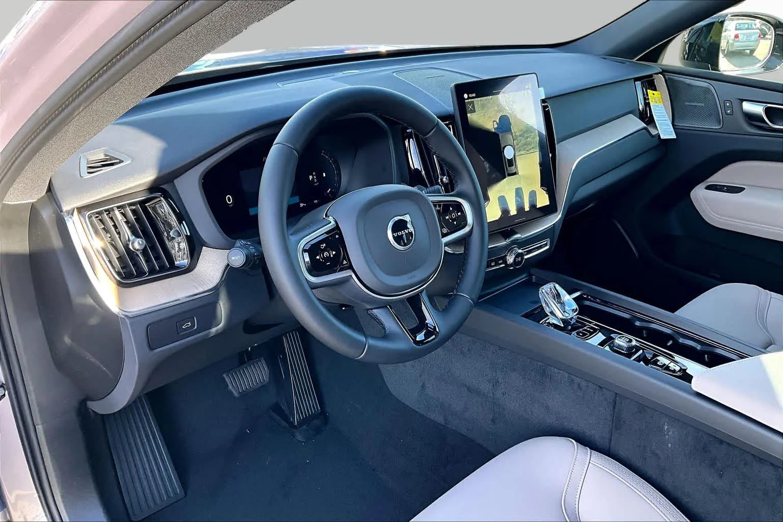 New 2026 AURORA SILVER Volvo Plus image 9