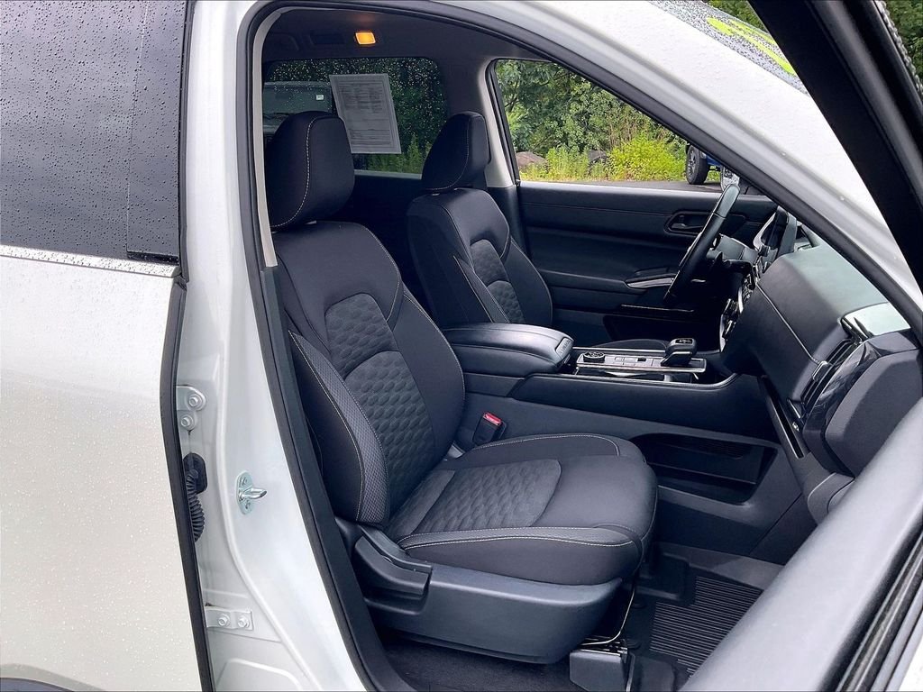 Used 2023 Pearl White Tricoat Nissan SV image 10