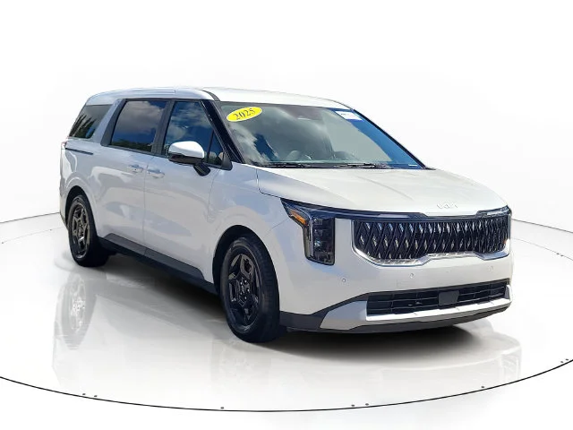 Certified Used 2025 White Kia LXS image 3
