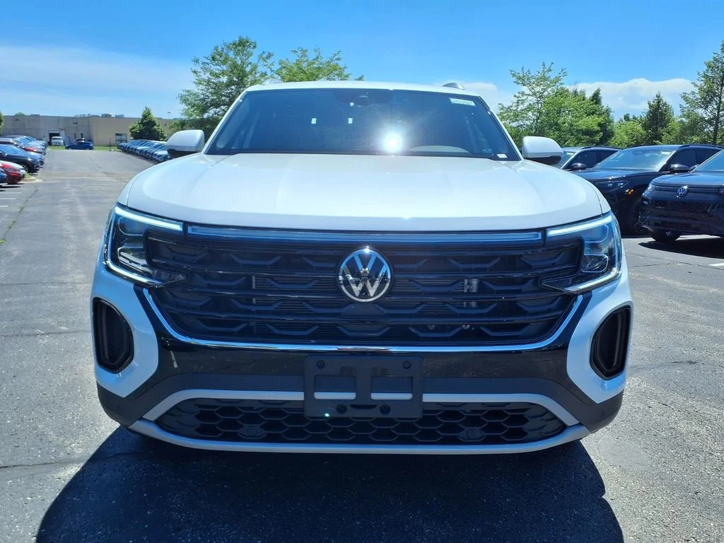 New 2026 Opal White Pearl Volkswagen 2.0T SE w/Technology image 5