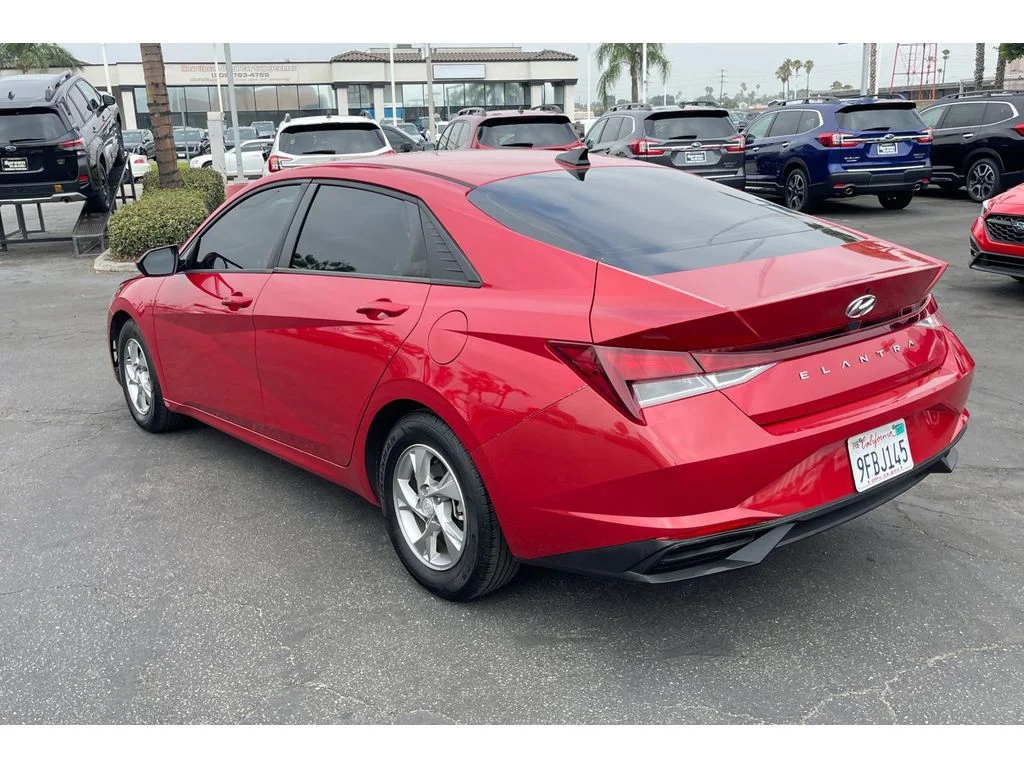 Used 2021 Calypso Red Hyundai SE image 3