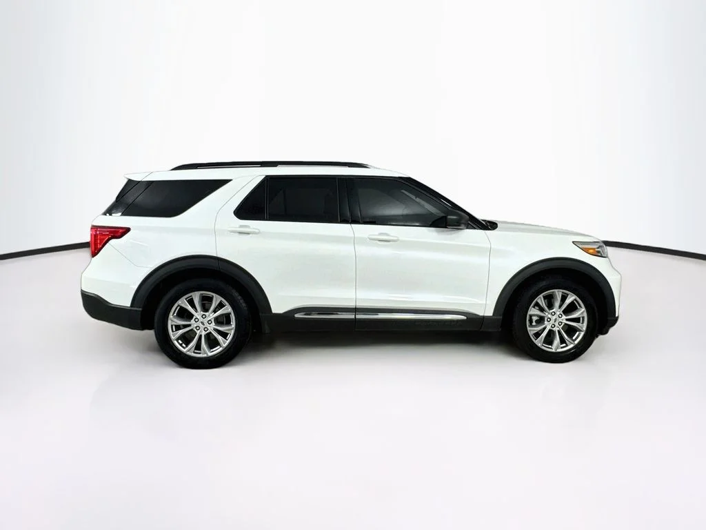 Used 2021 White Metallic Ford XLT image 9
