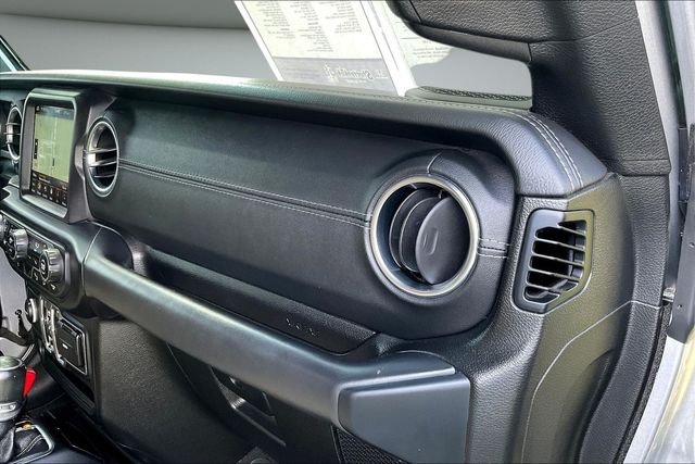 Used 2020 Silver Jeep Unlimited Sahara image 27