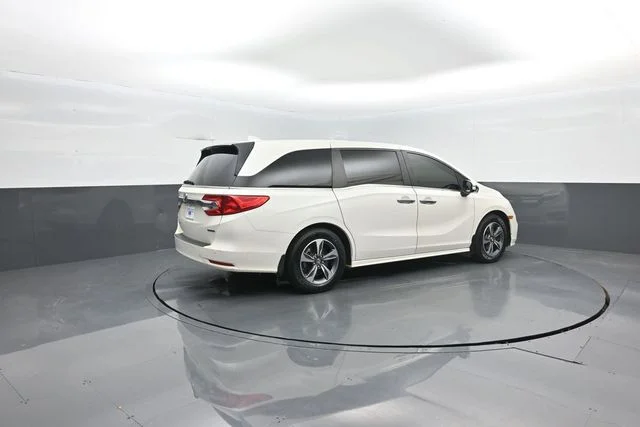 Certified Used 2018 Diamond White Honda Touring image 8