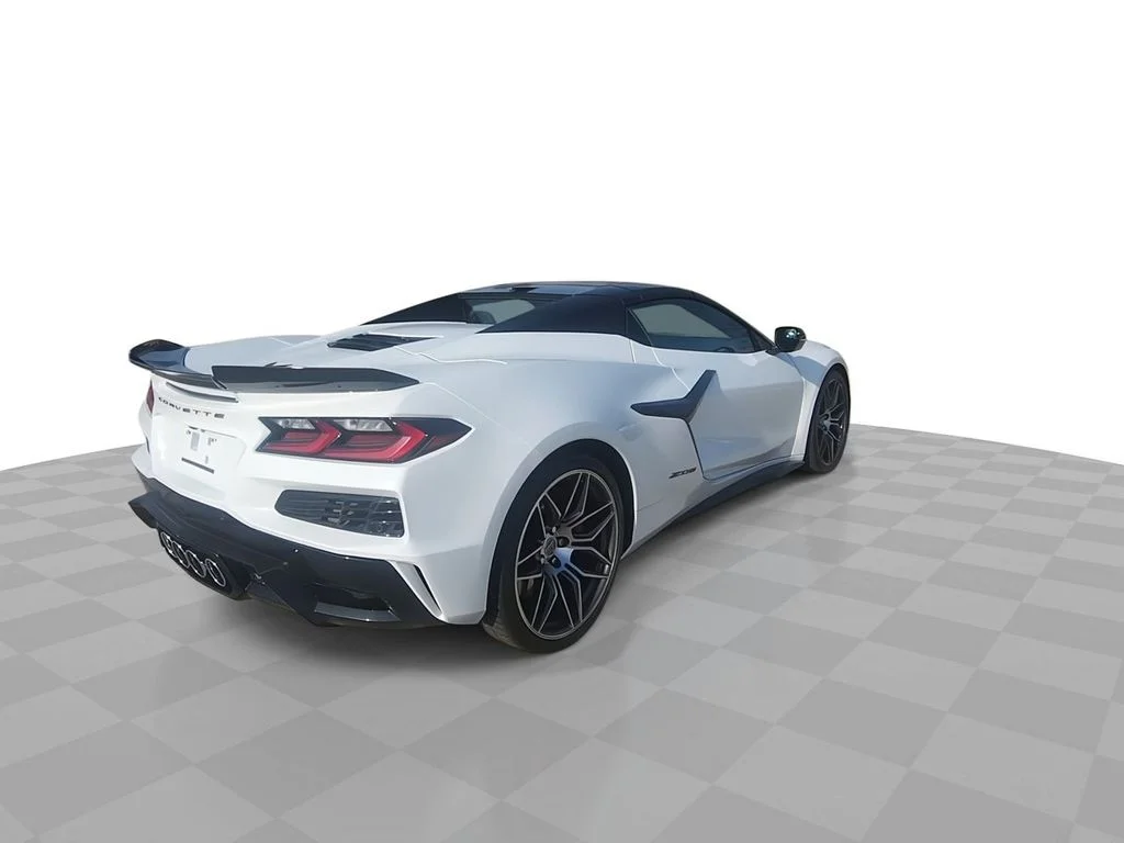 Used 2024 White Chevrolet Z06 image 8