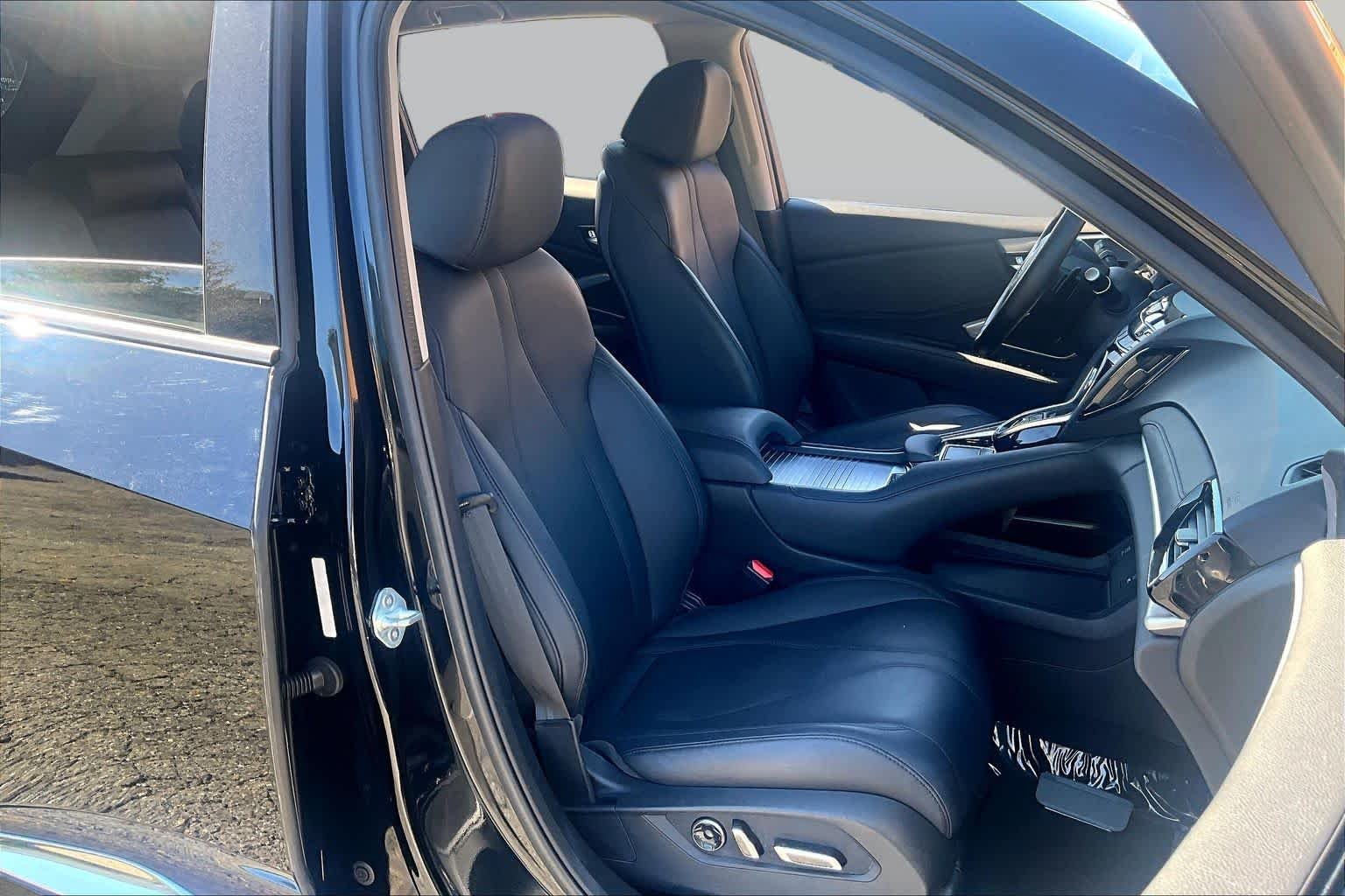 Used 2023 Majestic Black Pearl Acura  image 9