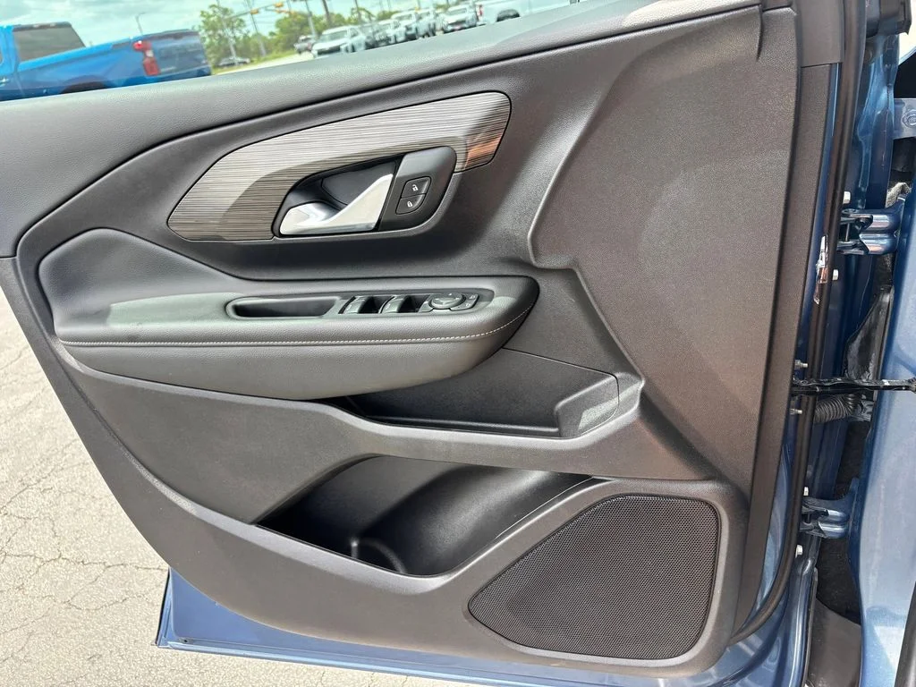 Used 2024  GMC SLE image 22