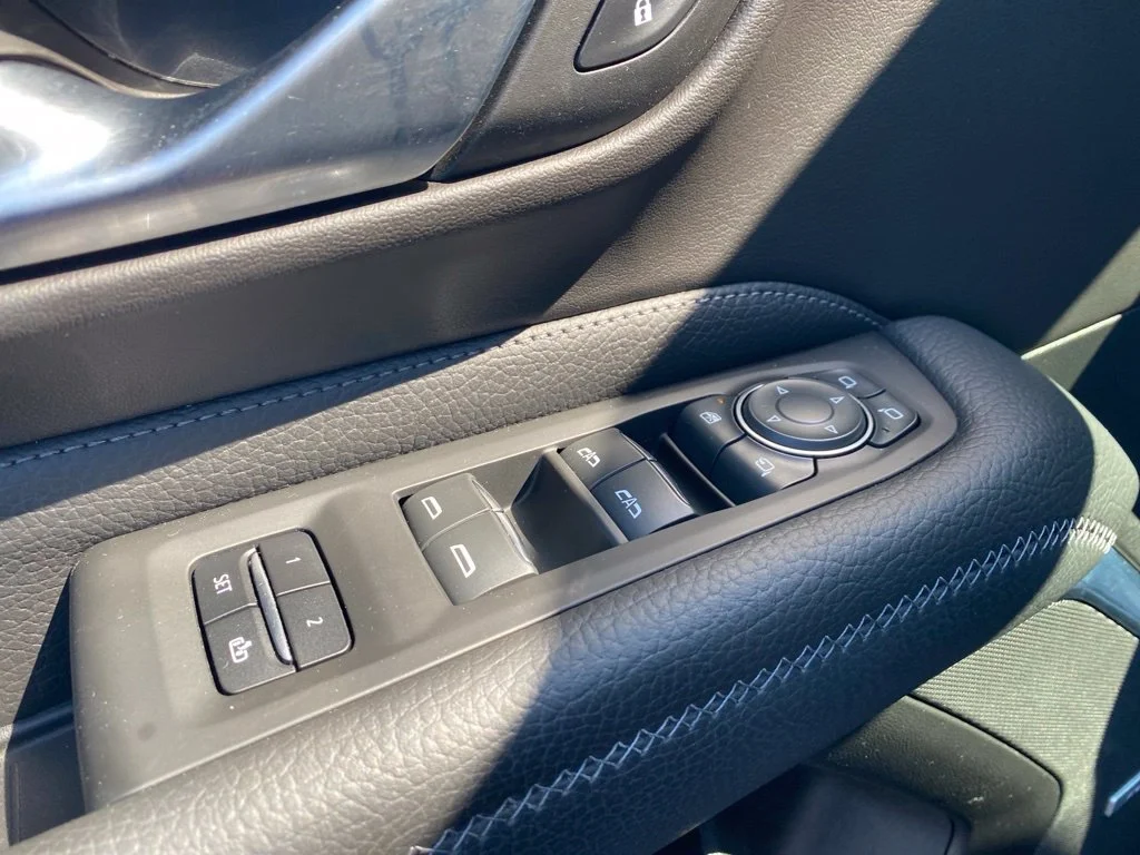 Used 2022 Hunter Metallic GMC Denali image 13