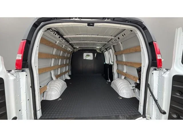 Used 2024 Summit White GMC Work Van image 31