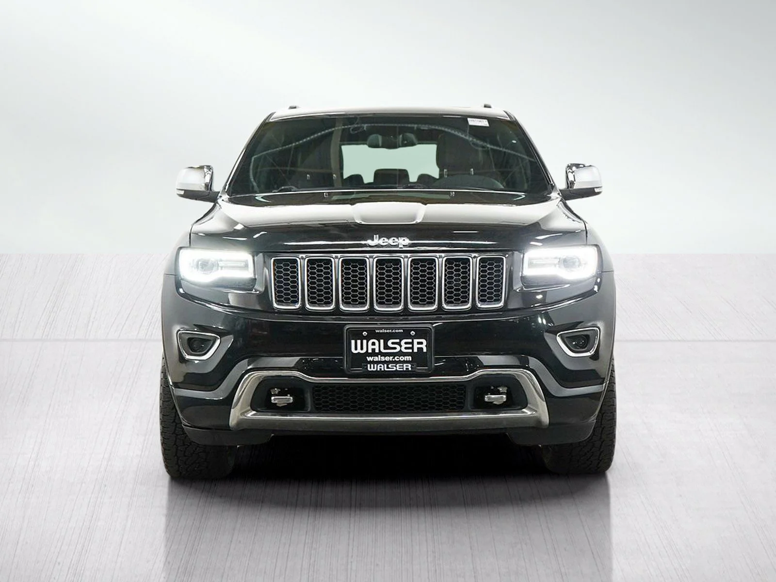 Used 2016 Brilliant Black Crystal Pearlcoat Jeep Overland image 8