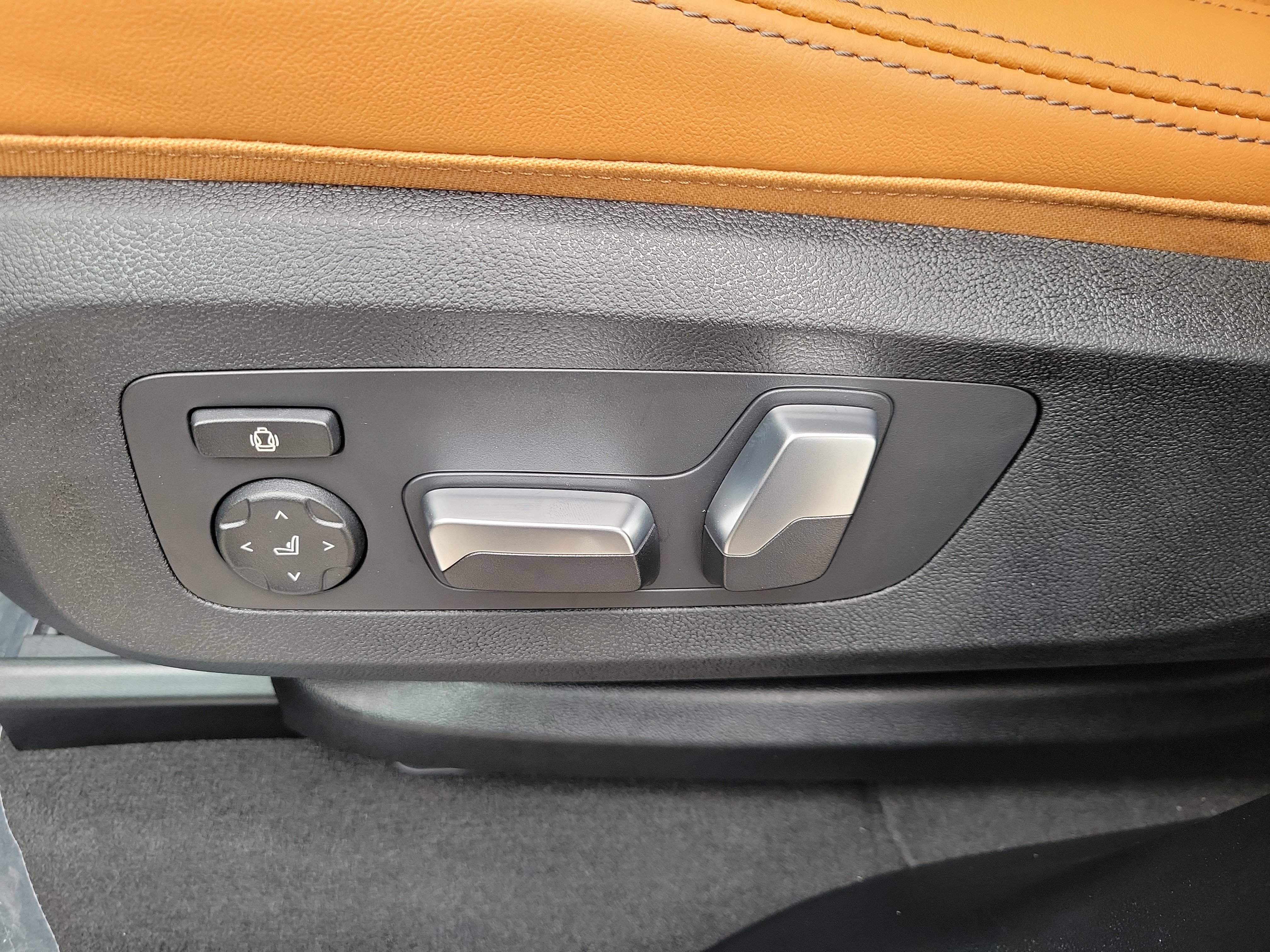New 2026 Alpine White BMW sDrive40i image 15