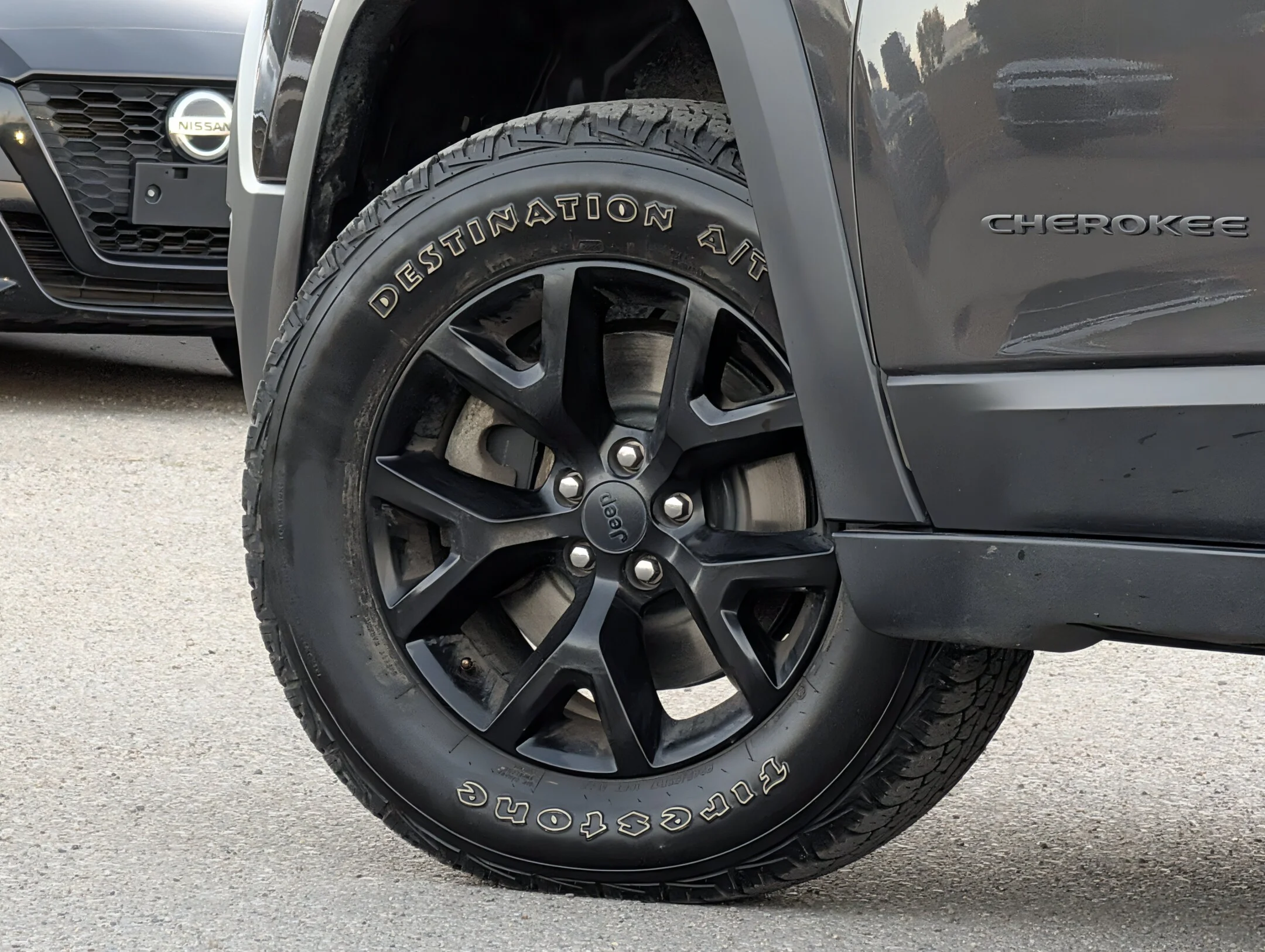 Used 2017 Grey Jeep Trailhawk - Leather - Uconnect 8.4 Touchscree - 4WD 4dr Trailhawk image 9