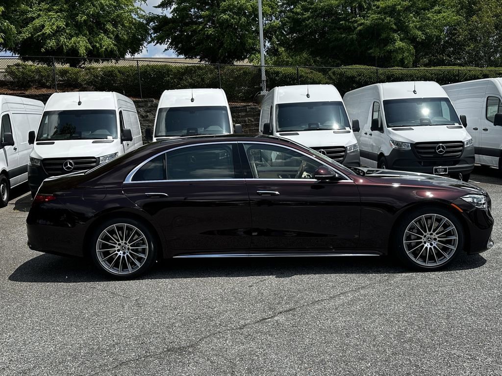 New 2026 MANUFAKTUR Rubellite Red Metallic Mercedes-Benz S 580 image 9
