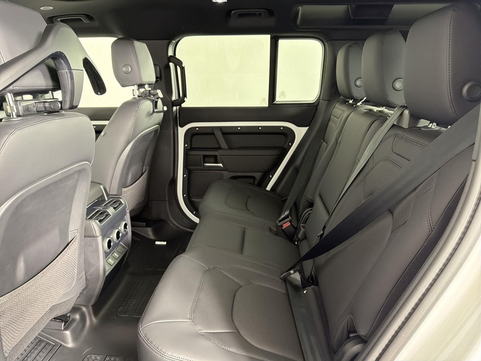 2026 Land Rover Defender X-Dynamic SE - Photo 27