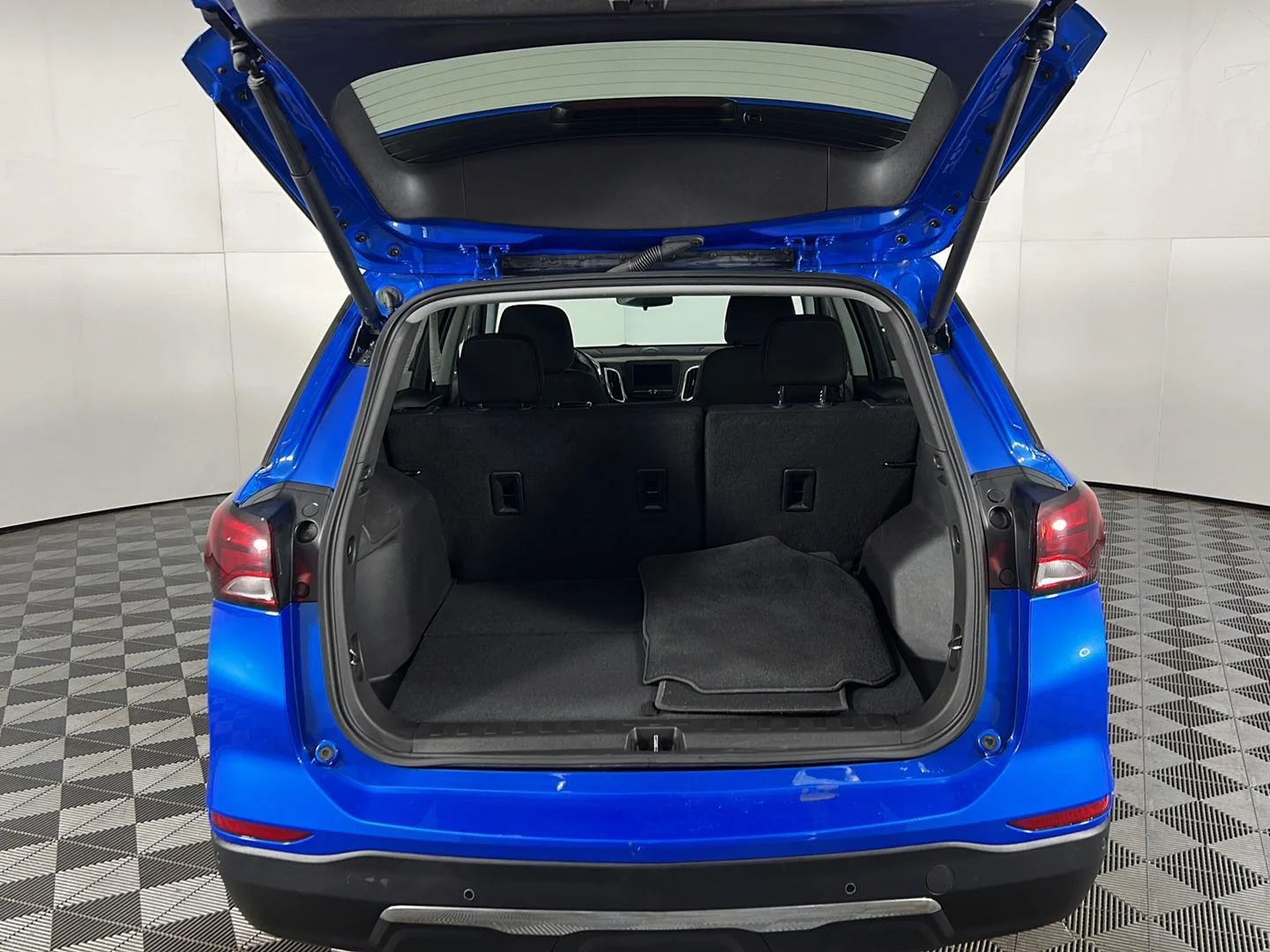 Used 2024 Riptide Blue Chevrolet LT image 13