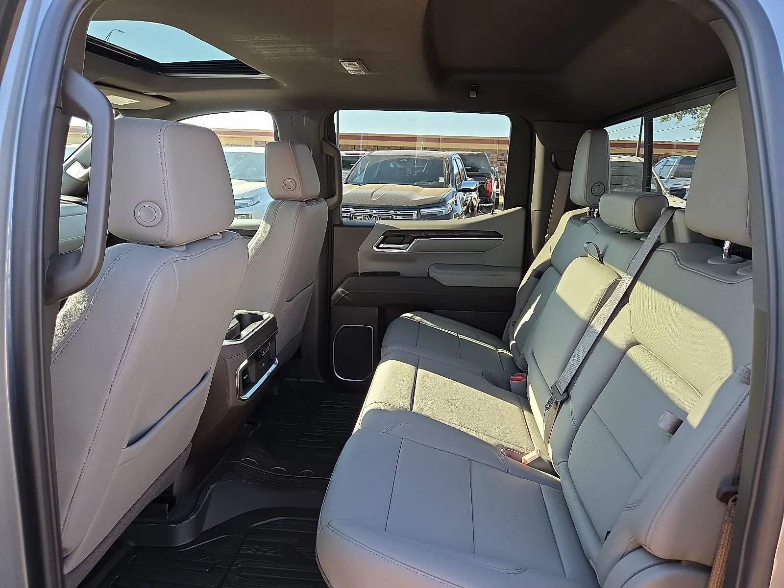 2026 GMC Sierra 1500 SLT - Photo 10