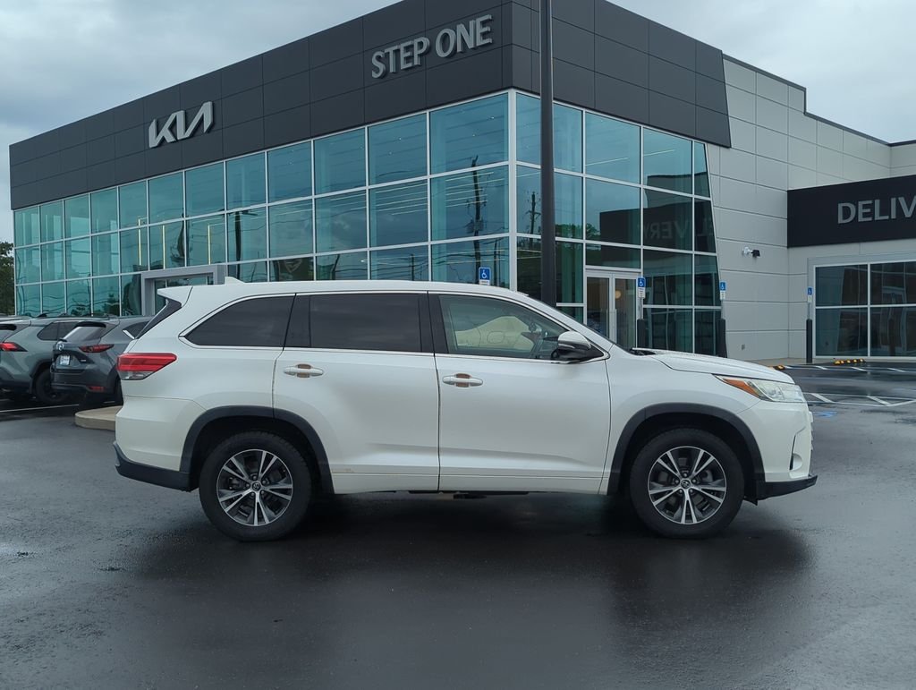 Used 2017 White Toyota LE Plus image 8