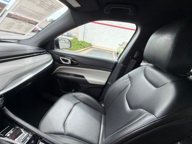 Used 2025 Silver Jeep Limited image 42