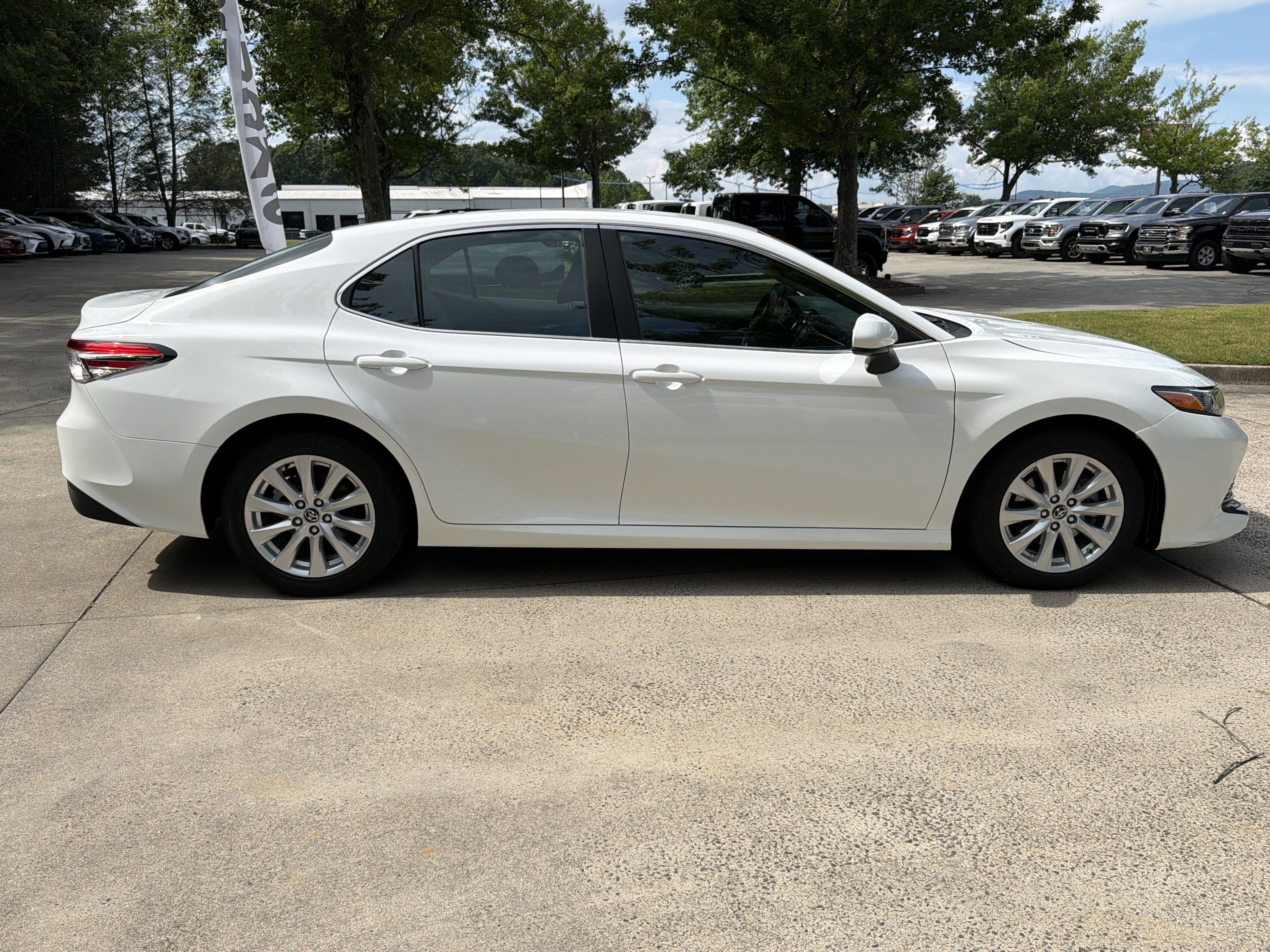 Used 2018 Super White Toyota LE image 8