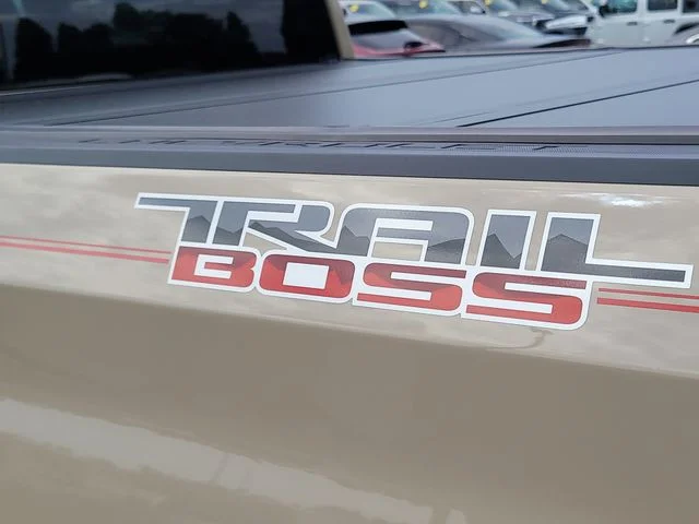Used 2022  Chevrolet LT Trail Boss image 9