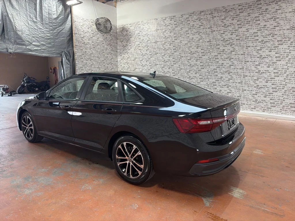 Used 2025 Black Volkswagen 1.5T Sport image 5