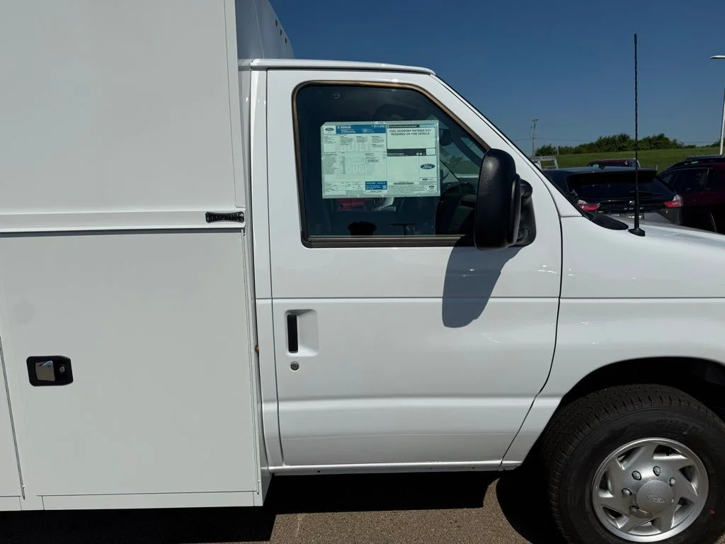 New 2026 Oxford White Ford E-350 SRW image 34