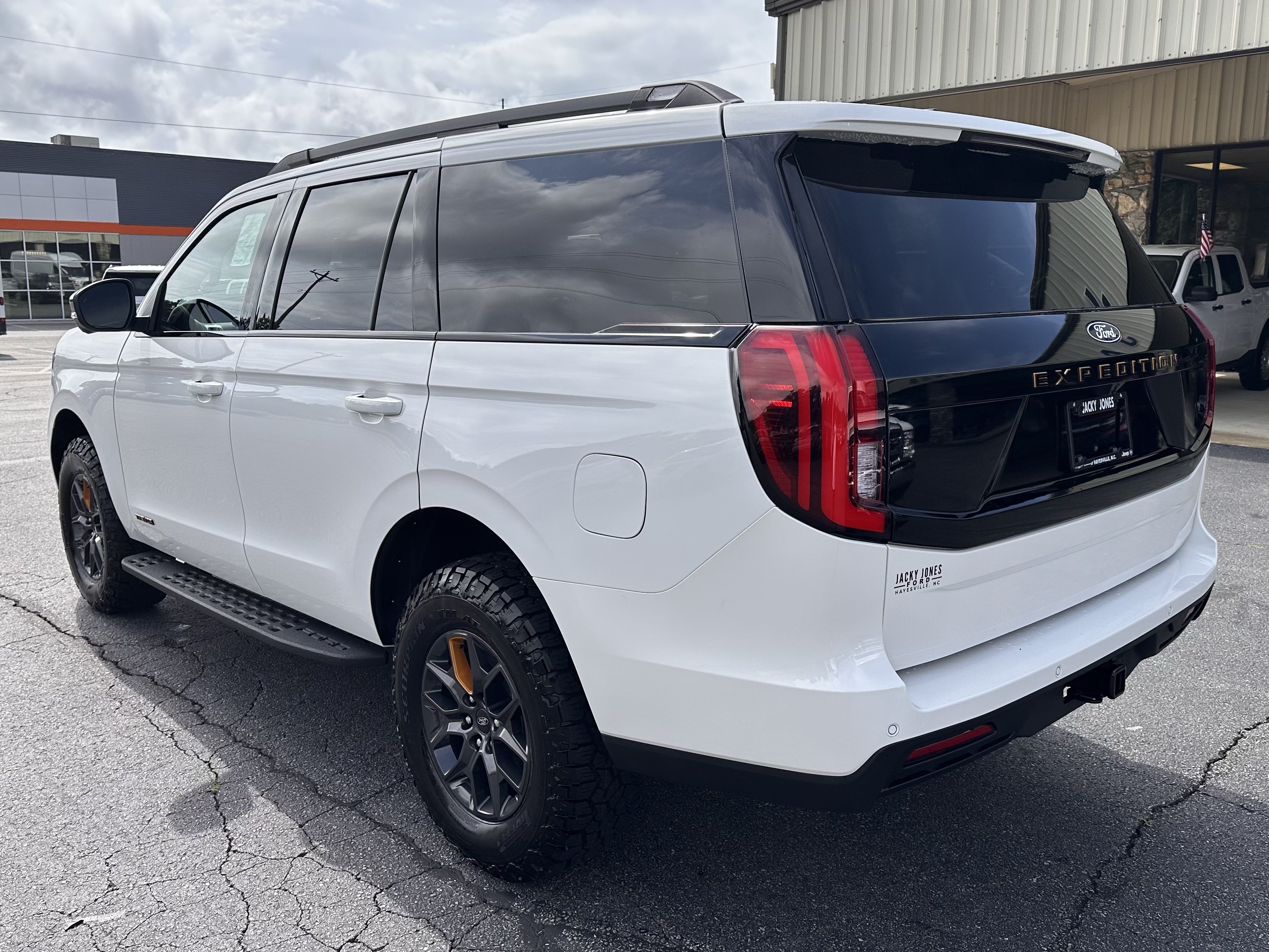 New 2027 Star White Metallic Tri-Coat Ford Tremor® image 8