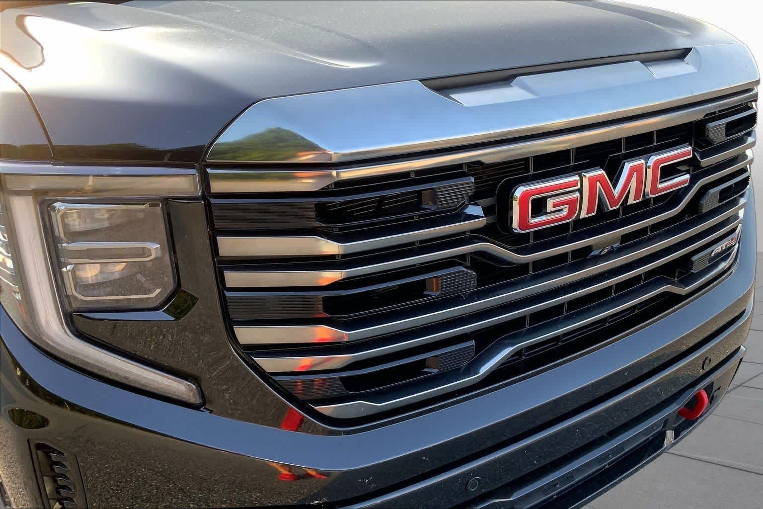 Used 2023 Onyx Black GMC AT4 image 29