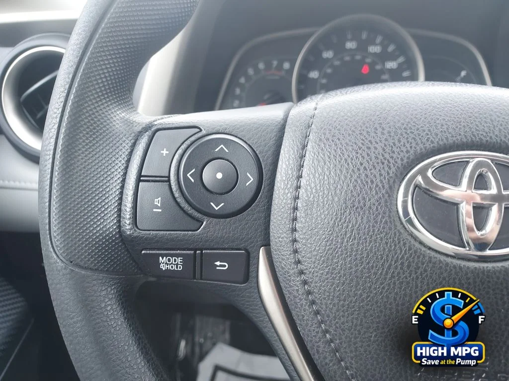 Used 2014 Red Toyota XLE image 17