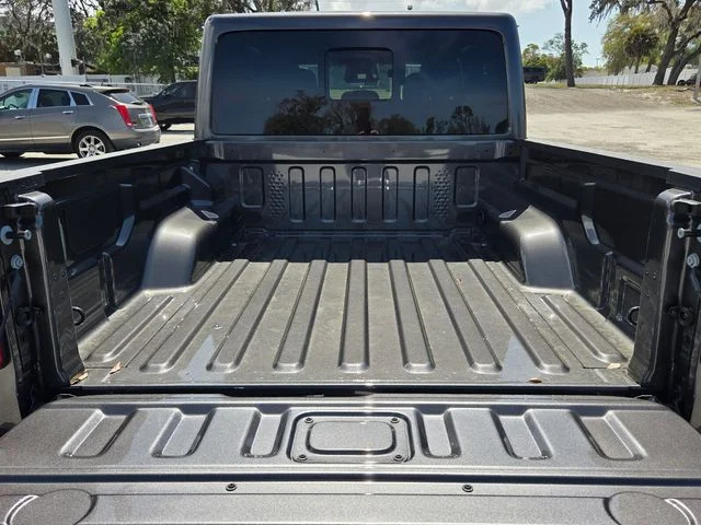New 2026 Granite Crystal Metallic Clearcoat Jeep Sport S image 7