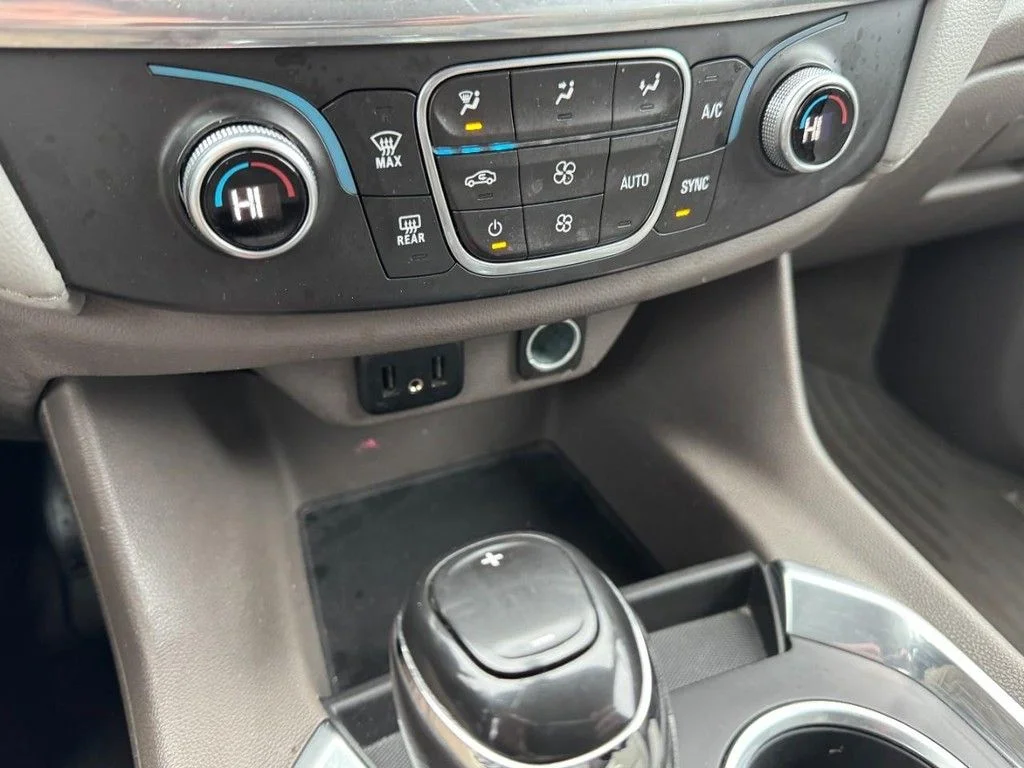 Used 2019 Silver Chevrolet LT image 18