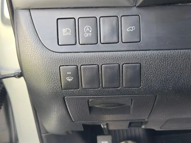 Used 2017 Silver Toyota XLE image 26