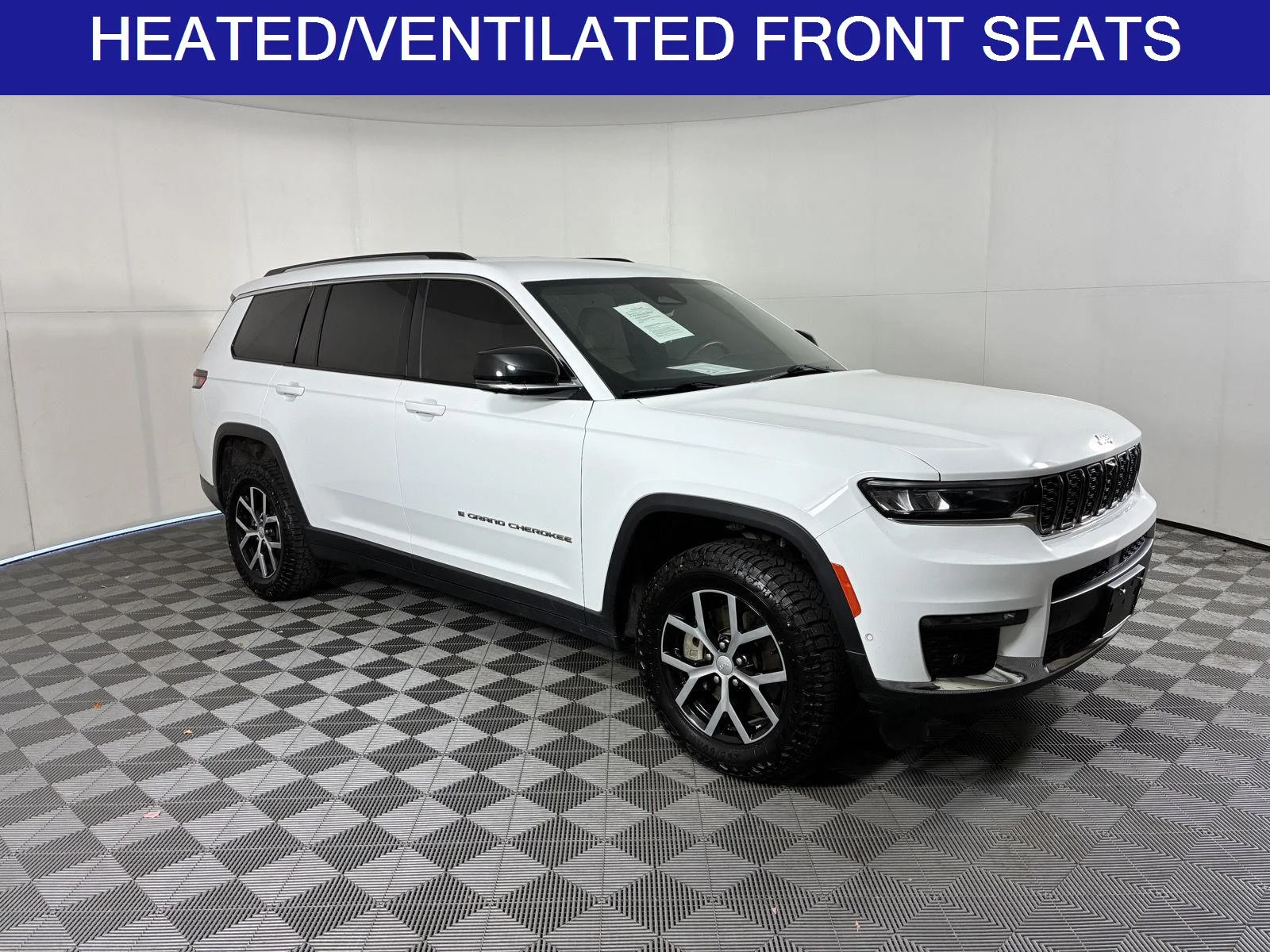 Used 2023 Bright White Clearcoat Jeep Limited image 2