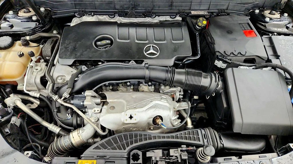 Used 2020 Night Black Mercedes-Benz GLB 250 4MATIC® SUV w/ Premium Pkg, Surround View & Panorama Roof image 27
