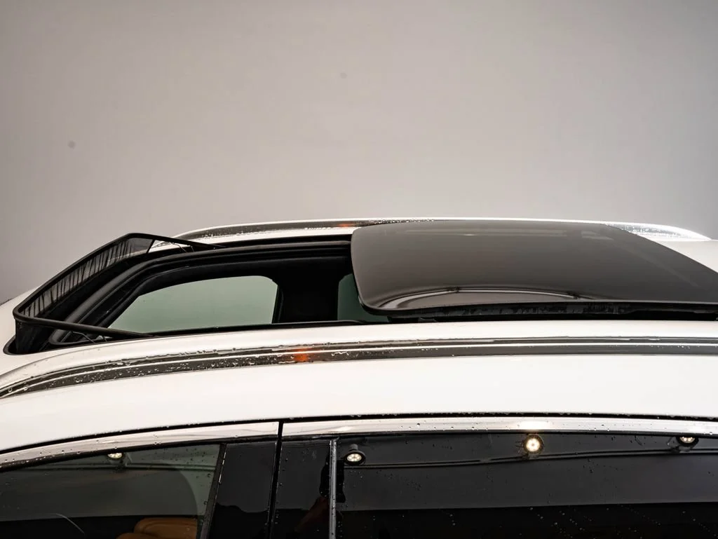 Used 2023 Pristine White Metallic Tri-Coat Lincoln Black Label image 14
