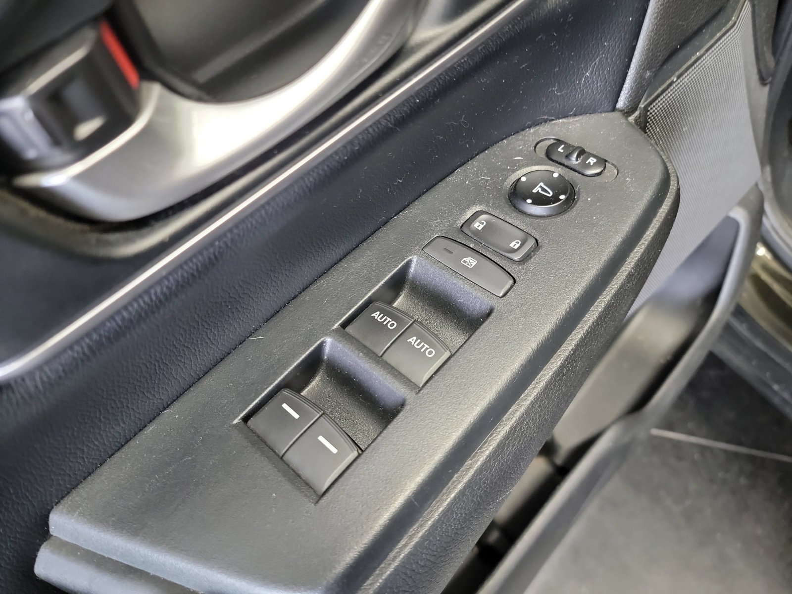 Used 2017 Crystal Black Pearl Honda Touring image 13